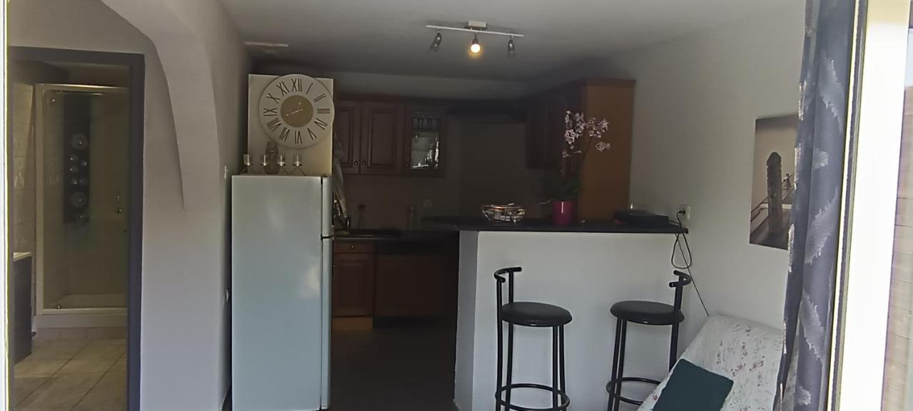 Charmante Maison Avec Piscine Anneyron Bagian luar foto